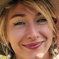 Adorable Alice Naakt