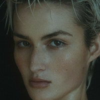 Aleandrafrek Naakt