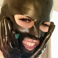 alinealatex Naakt