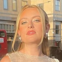 Amelia Dimoldenberg Naakt