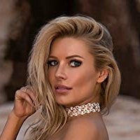 Anya Benton Naakt