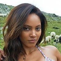 Ariel Meredith Naakt