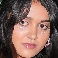 Ariela Barer Naakt