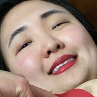 Aroomi Kim Naakt