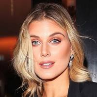 Ashley James Naakt