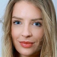 Brittany Bare Naakt