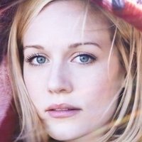 Cara Theobold Naakt