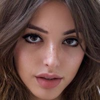 Celine Farach Naakt