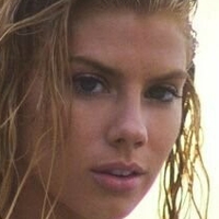 Charlotte Naakt