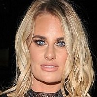 Danielle Armstrong Naakt