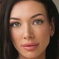 Delina Naakt