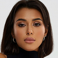 Diana Khamadeh Naakt