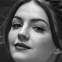 Ella Hunt Naakt