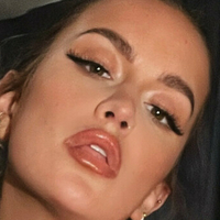 Ellie Robinson Naakt