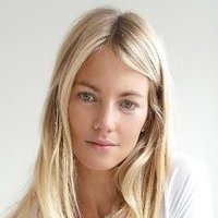 Elyse Taylor Naakt