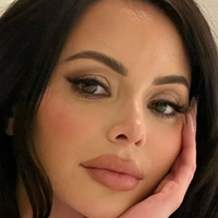 Emelina Adams Naakt