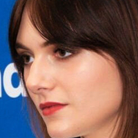 Emilia Jones Naakt