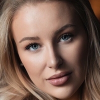 Emily Schweiger Naakt