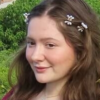 Emma Kenney Naakt
