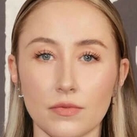 Erin Doherty Naakt