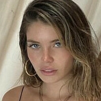 Flavia Laos Urbina Naakt