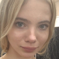 Freya Allan Naakt