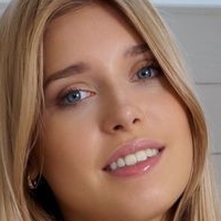 Freya Mayer Naakt