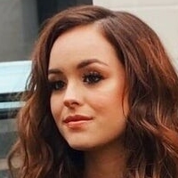 Hayley Orrantia Naakt