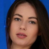 Hilary C Naakt