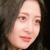 Huh Yunjin 허윤진 Naakt