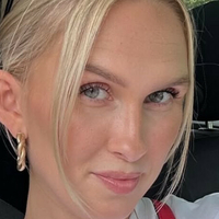 Julia Dröge Naakt