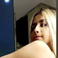 Julia Perin Naakt