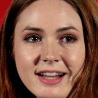 Karen Gillan Naakt