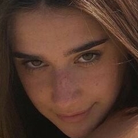 Karinne Elizabeth Naakt