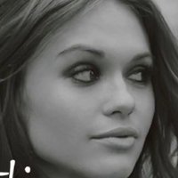 Katie Garfield Naakt