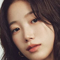 Kazuha Nakamura 中村 一葉 | LESSERAFIM Naakt