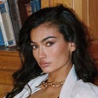 Kelly Gale Naakt