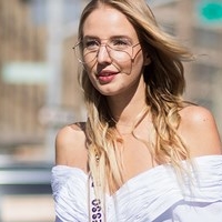 Leonie Hanne Naakt