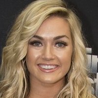 Lindsay Arnold Naakt