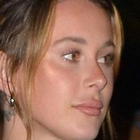 Logan Valerie Naakt