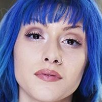 Lovina Yavari Naakt