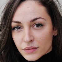Lucie Aron Naakt