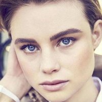 Lucy Fry Naakt