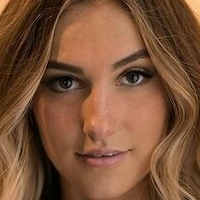 Lyric Aleah Naakt