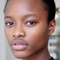 Mayowa Nicholas Naakt