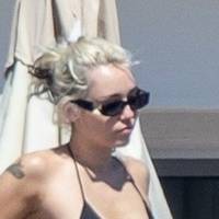 Miley Cyrus Naakt