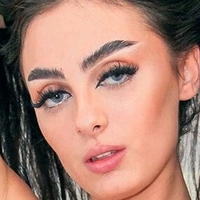 Miley Sin Naakt