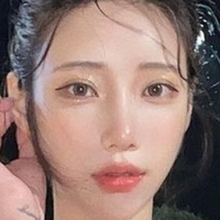 mo.momoro Naakt