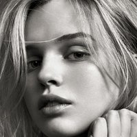 Odessa Young Naakt