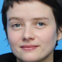 Pauline Etienne Naakt